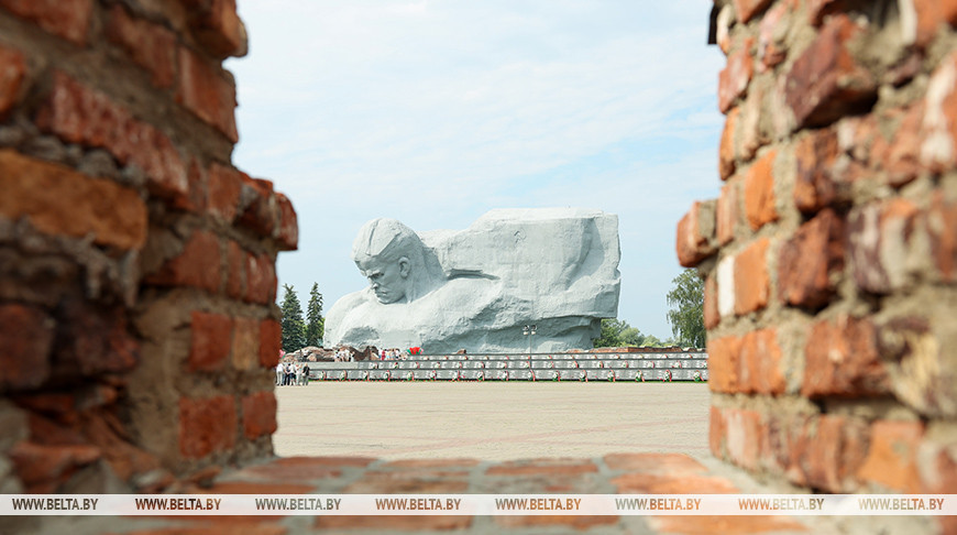 В мемориальном комплексе "Брестская крепость-герой" встретили 29-миллионного туриста