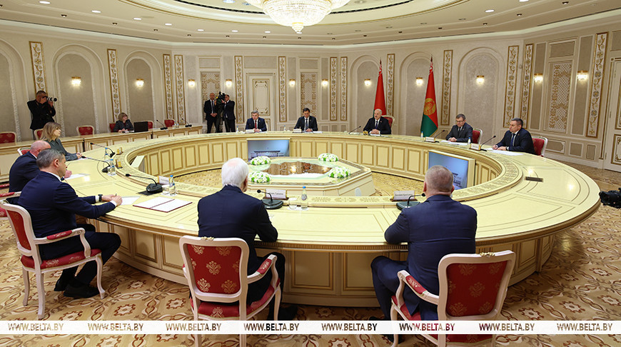 Лукашенко ставит задачу во что бы то ни стало преодолеть планку в $1 млрд в торговле с Брянской областью