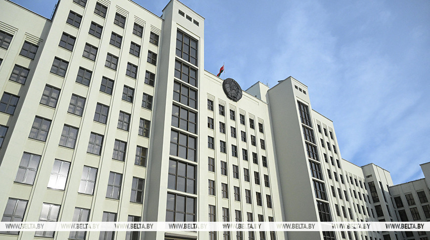 Belarusian government reviews four-month performance of construction sector