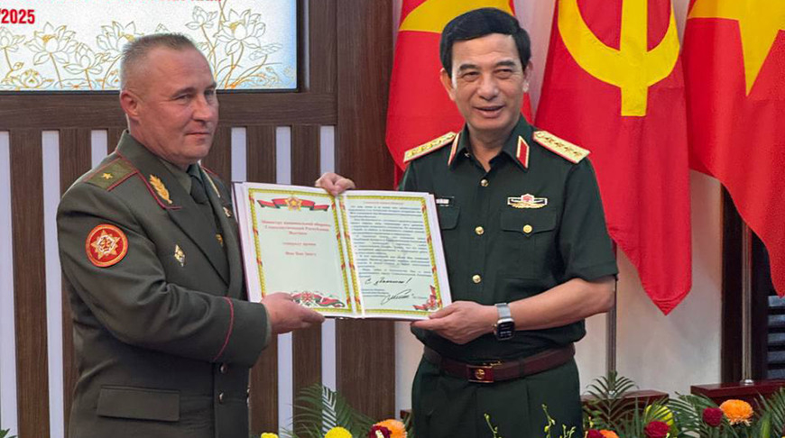 Major General Leonid Kasinsky and General Phan Van Giang. Photo of Belarus’ Defense Ministry